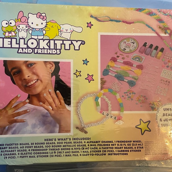 HELLO KITTY AND FRIENDS 24 DAY ADVENT CALENDAR NEW - Picture 2 of 7